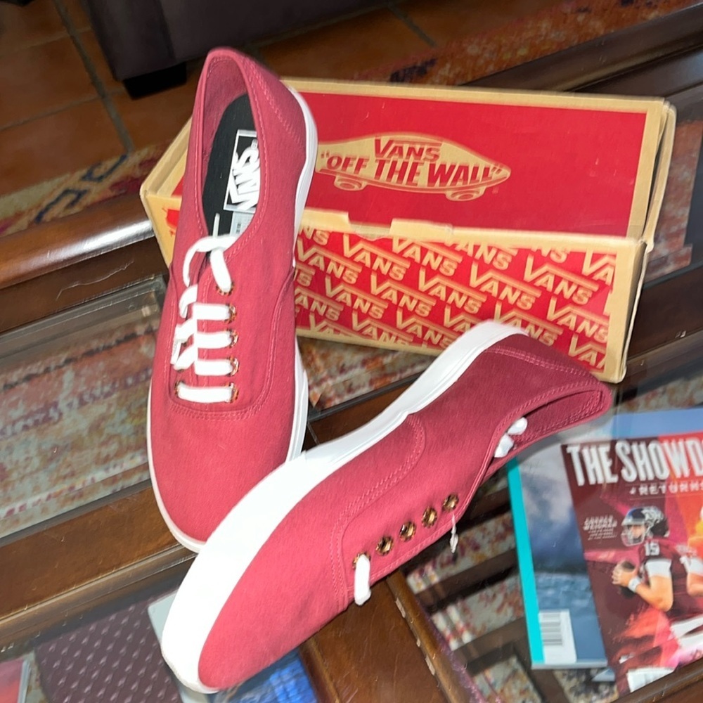 Van NWOT tortoise eyelets pomegranate men size 9 women 10.5